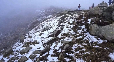 Early Winter Brings First Snowfall to Kashmir’s Gulmarg and Sonmarg