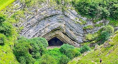 Harpea’s Cave: A Window into Earth's Power and History