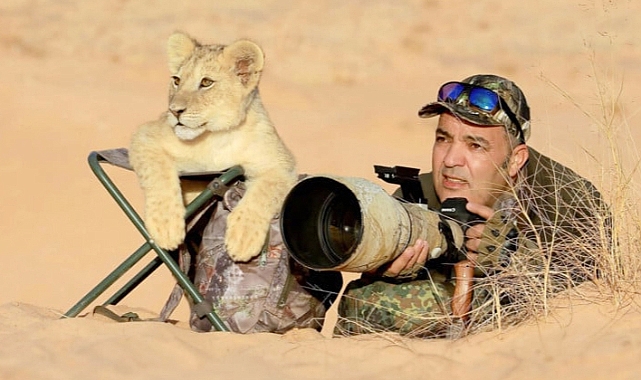 Wildlife Photographer's Heartwarming Bond with Lion Cub Captivates the Internet