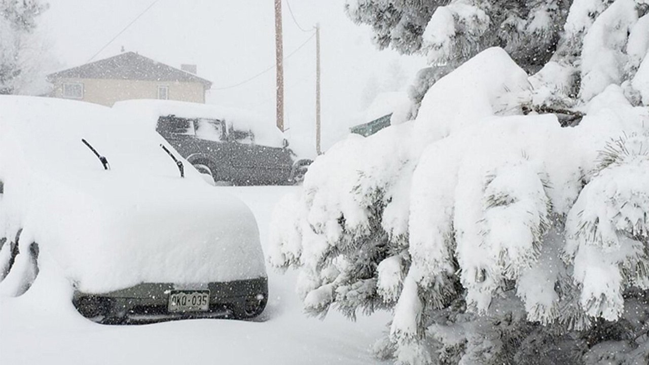 Power Outages Leave Thousands in Colorado Waiting in the Cold After Heavy Snowfall