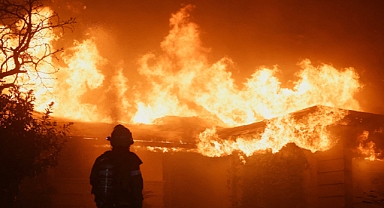 California Wildfire Updates: Extreme Alert Amid Santa Ana Wind Surge