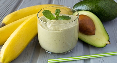 Nutty Banana-Avocado Smoothie with Honey 