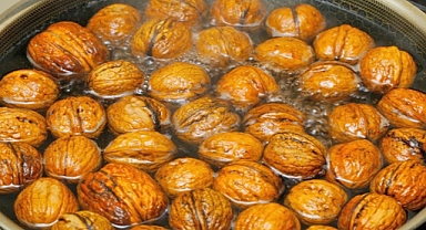 Unlocking the Hidden Power of Boiling Whole Walnuts: A Timeless Kitchen Secret