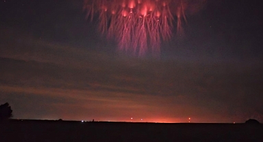 Chasing the Sky’s Secrets: Photographer Tracks Elusive Red Sprites Across North America