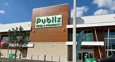 Memorial Day 2025 Restaurant Deals: Enjoy Savings at Carl’s Jr., Krispy Kreme, Twin Peaks, and More