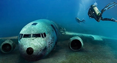 Vanished for 40 Years: Lost Plane Reappears in Desert with All Passengers Alive and Unaged