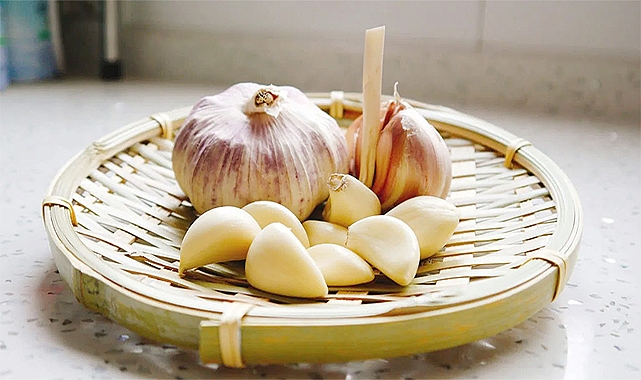 Raw Garlic Power: Daily Health Benefits of Nature’s Most Potent Superfood