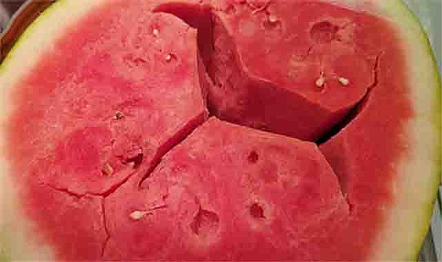 Cracks Inside Your Watermelon? The Truth Behind This Strange Sign May Surprise You
