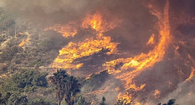 Wildfires Threaten Riviera Country Club as Southern California Battles Blazes